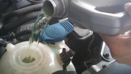 假冒的防冻液对发动机的危害有多大？怎么来辨