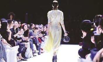 上海时装周获批成为注册商标 今年将推送百场大
